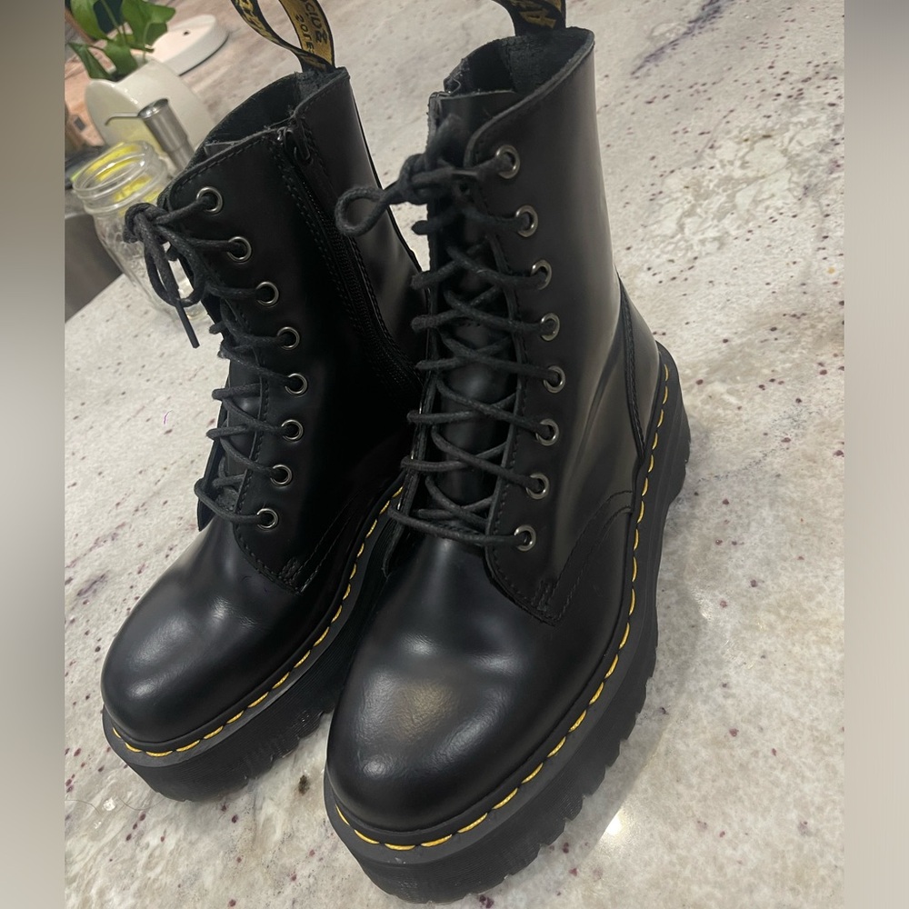DR MARTENS JADON SMOOTH LEATHER PLATFORM BOOTS